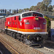 42103 loco passing Wagga Wagga railway station.jpg