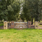 ANZAC Grove memorial gate at ANZAC Park in Gundagai.jpg