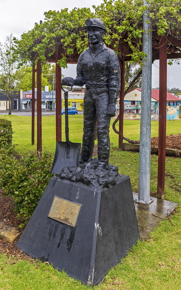 Miners Statue at Rotary Park in Kurri Kurri (1)